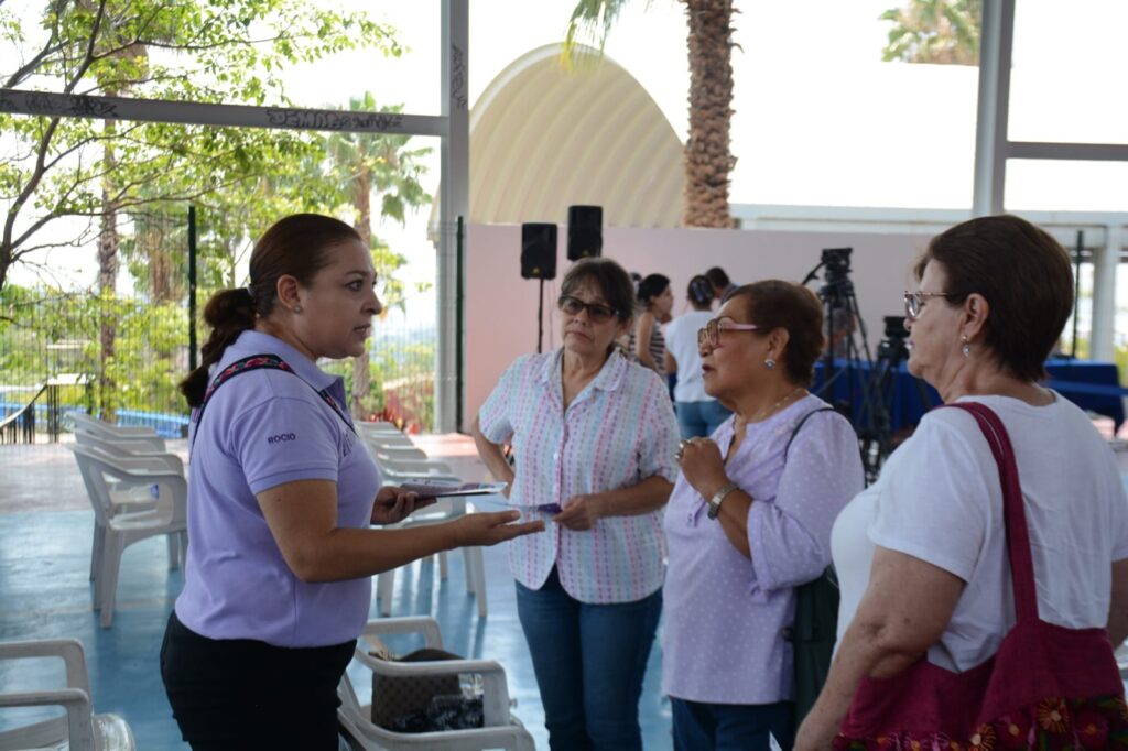 Módulo itinerante del IMC en cabildo abierto - Instituto de la Mujer de Cuernavaca