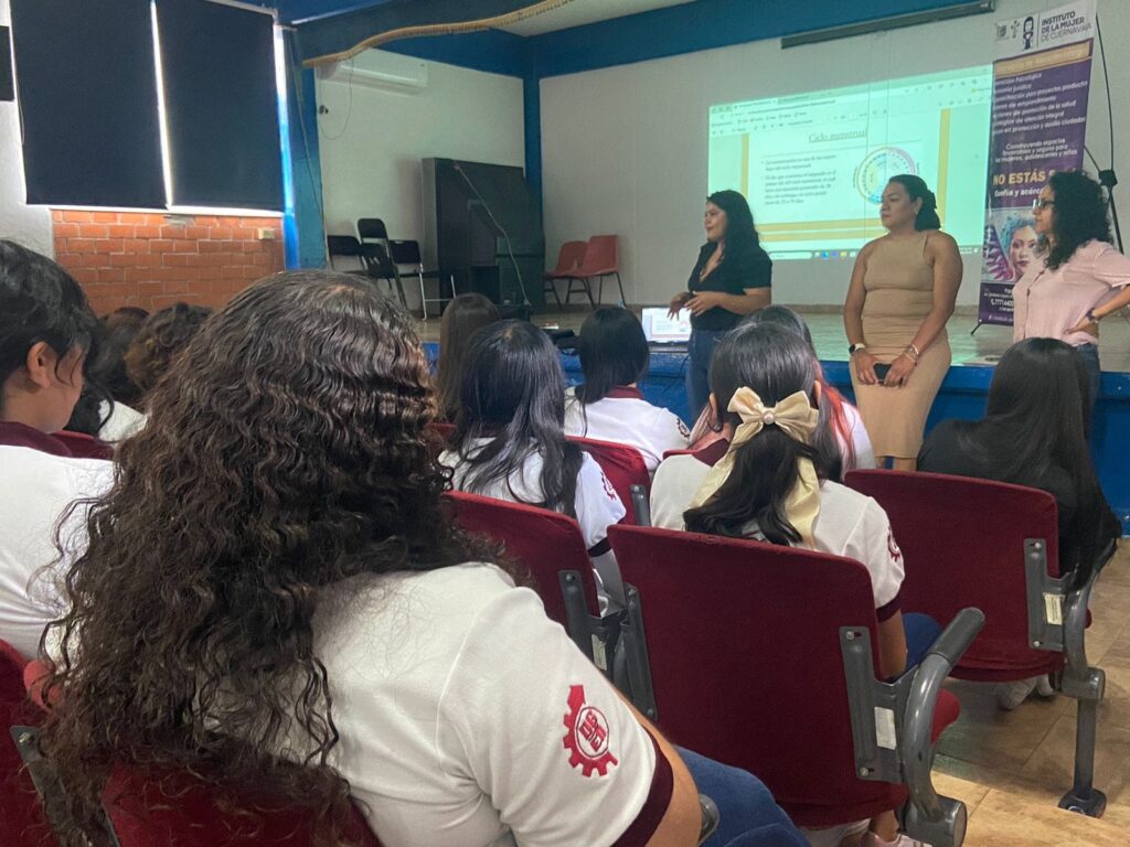 Plática sobre Salud y Productos Menstruales en Cetis 44 - Instituto de la Mujer de Cuernavaca