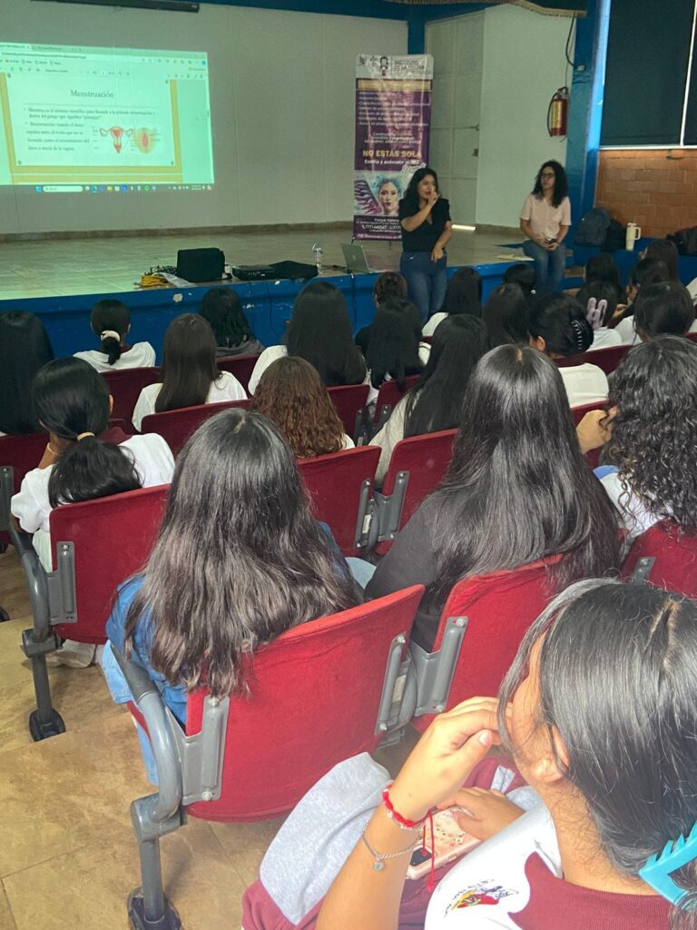 Plática sobre Salud y Productos Menstruales en Cetis 44 - Instituto de la Mujer de Cuernavaca