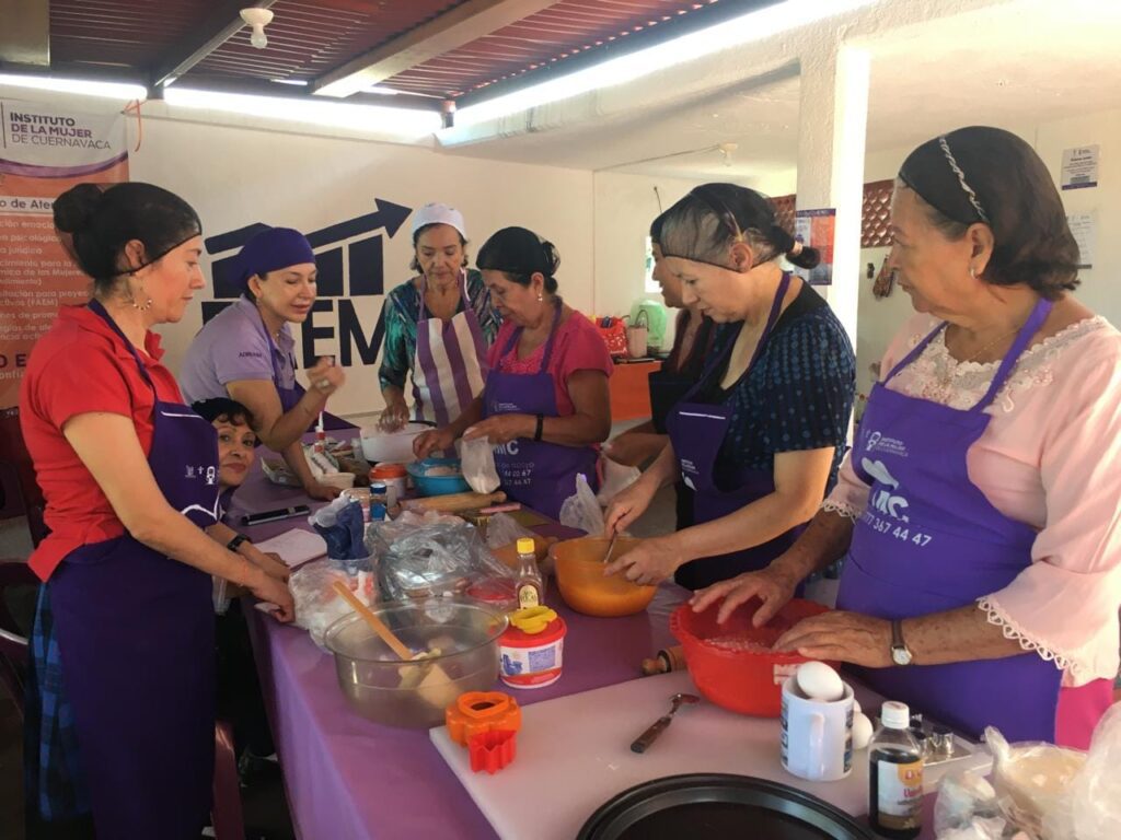 Talleres de Gastronomía y su Comercialización en el IMC - Elaboración Crepas multicolor y Galletas de nata.