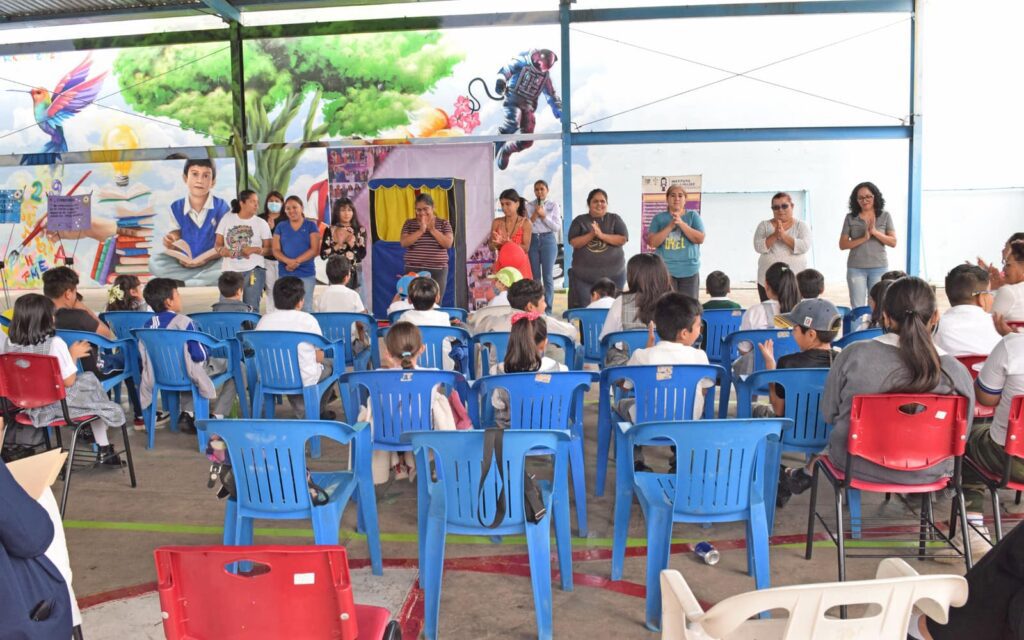 Teatro y Educación: “El lobo no está” en Escuelas de Cuernavaca -IMC