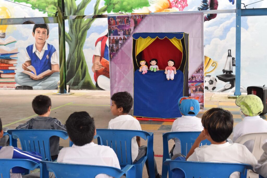 Teatro y Educación: “El lobo no está” en Escuelas de Cuernavaca -IMC