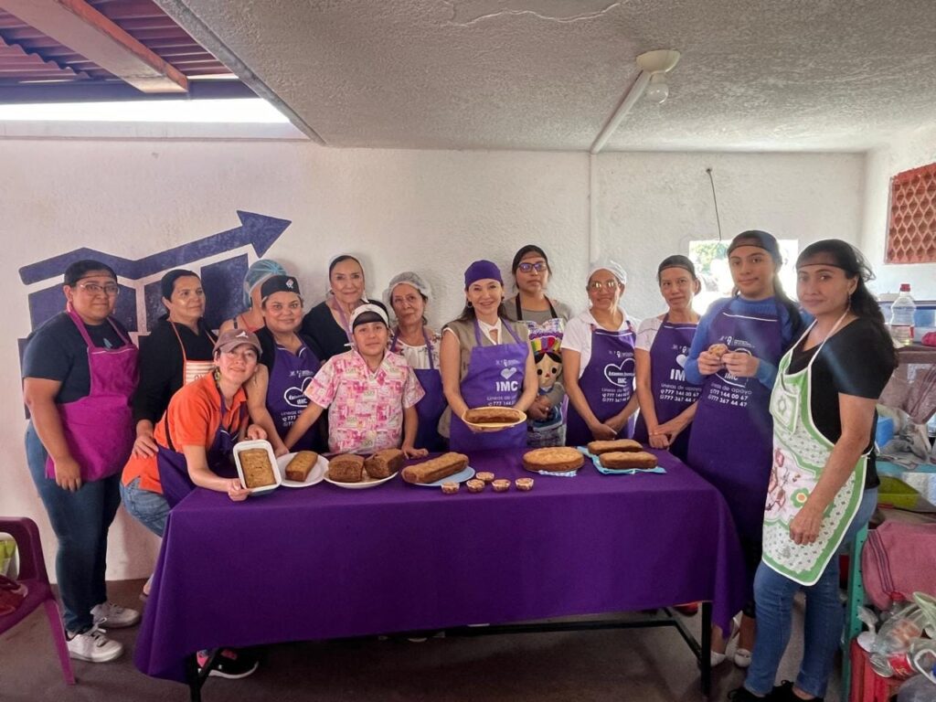 Talleres navideños en el Instituto de la Mujer de Cuernavaca