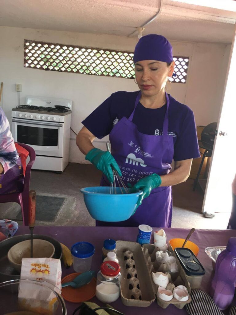 Fortalecimiento de la autonomía económica para mujeres - Taller de Elaboración de Pan de Plátano - Instituto de la Mujer de Cuernavaca