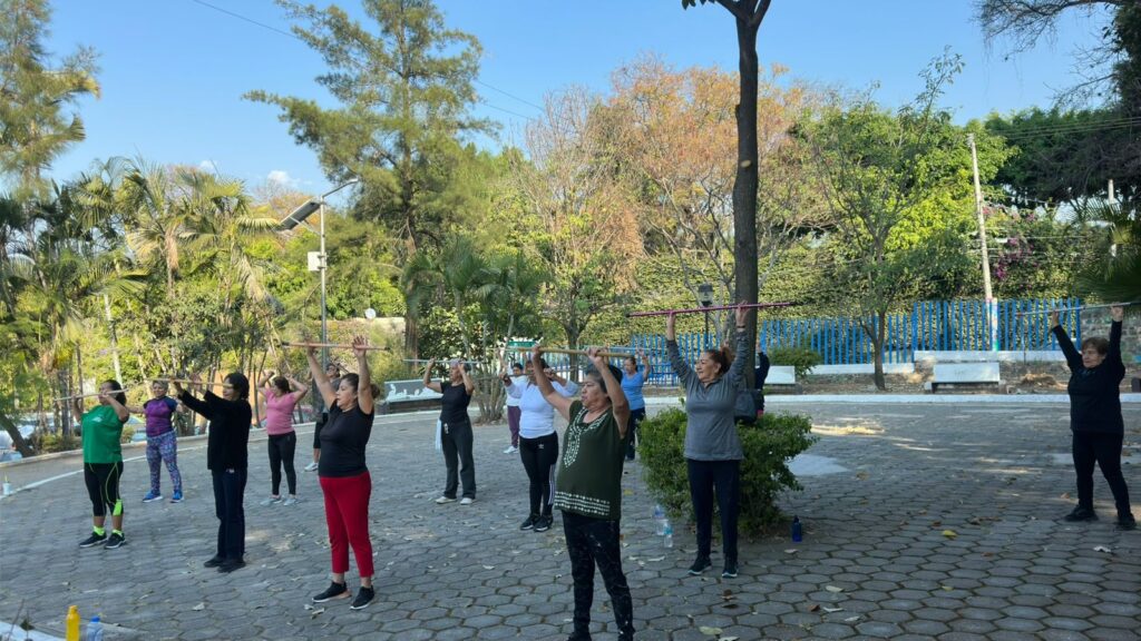 Activación física con baile - Instituto de la Mujer de Cuernavaca