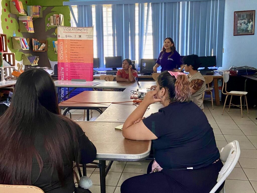 Plática “Escuela y Crianza Positiva” impartidas en escuelas de Cuernavaca