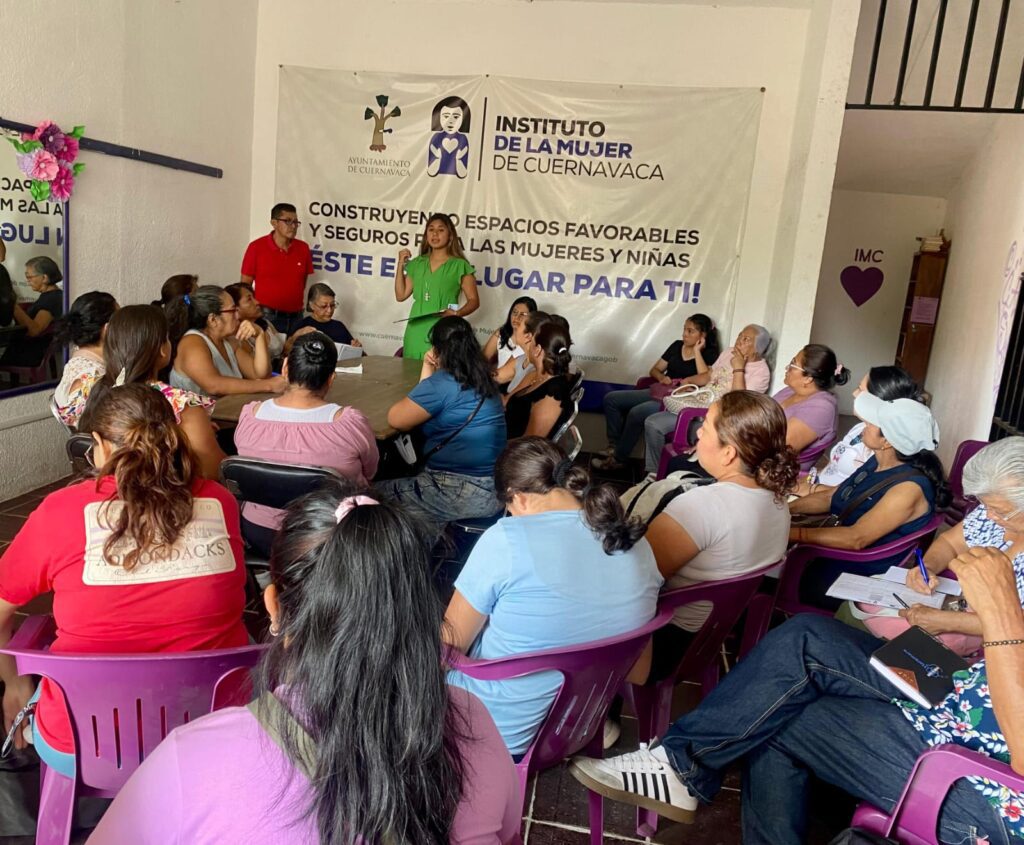 Mujeres participando en el Taller de Jabones Artesanales - IMC
