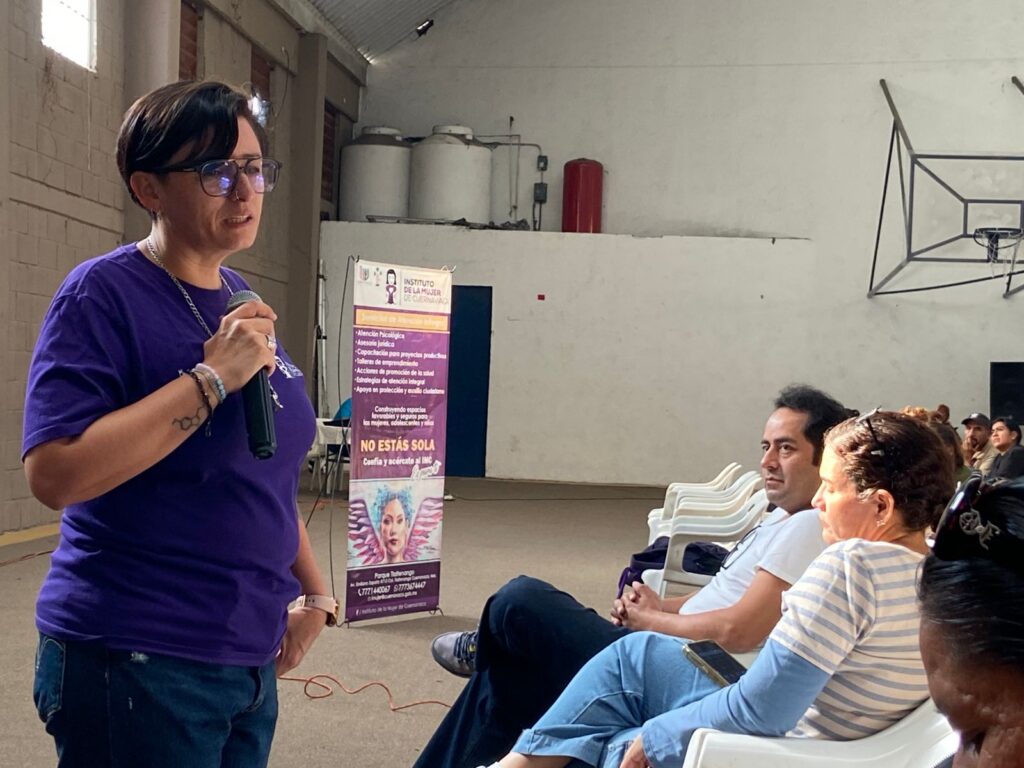 Durante la plática impartida por el IMC a madres, padres y personas cuidadoras en Fundación Don Bosco