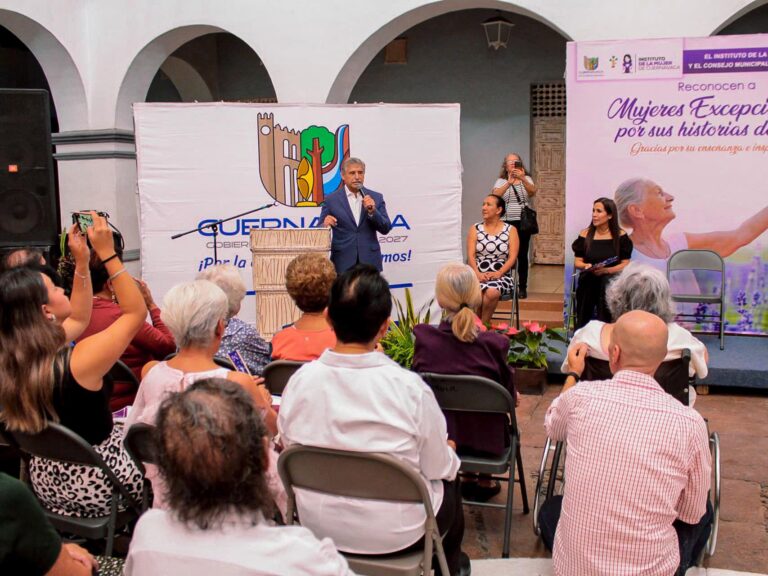 Entrega de reconocimiento a "Mujeres Excepcionales" - Ayuntamiento de Cuernavaca