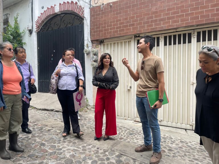 Vecinas, vecinos y comerciantes del centro de Cuernavaca se suman al Programa Puntos Violeta. Instituto de la Mujer de Cuernavaca💜