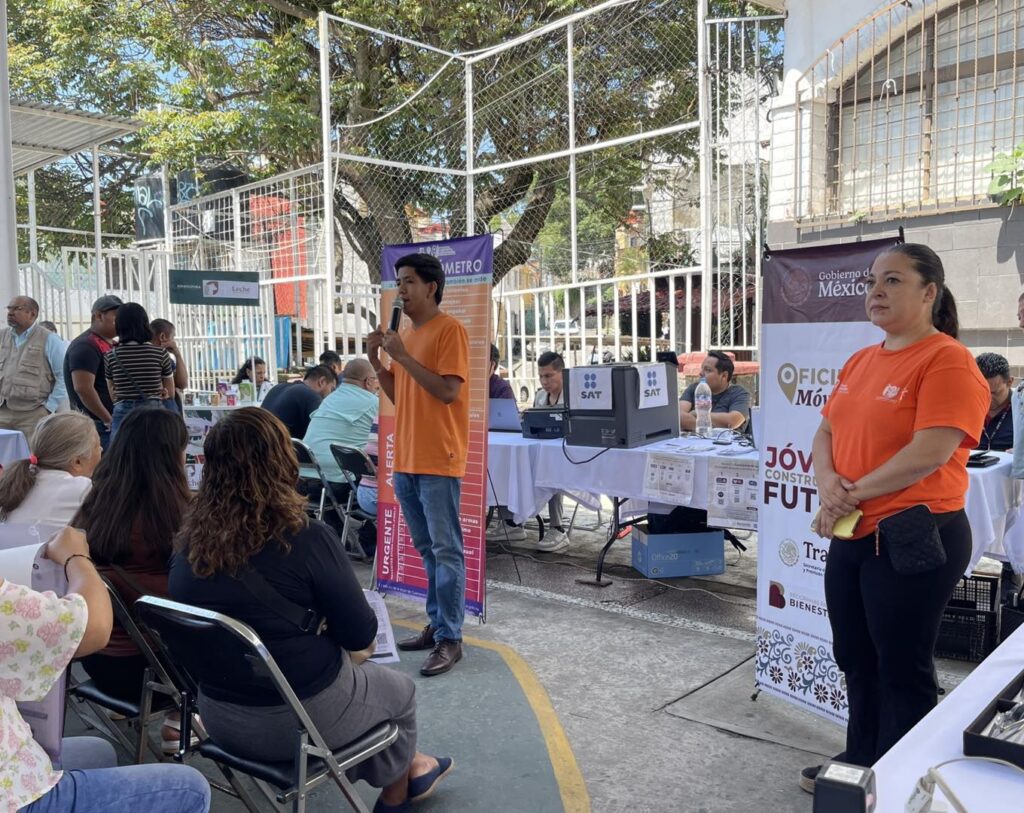 IMC brindando orientación en el módulo itinerante - Jornada Naranja - Tlatenango