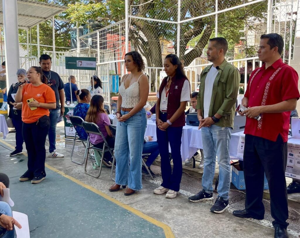 IMC brindando orientación en el módulo itinerante - Jornada Naranja - Tlatenango