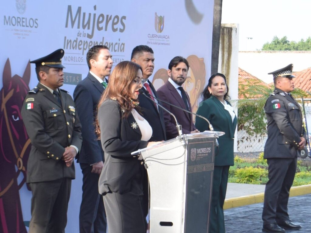 Directora del IMC toma la voz en ceremonia cívica estatal