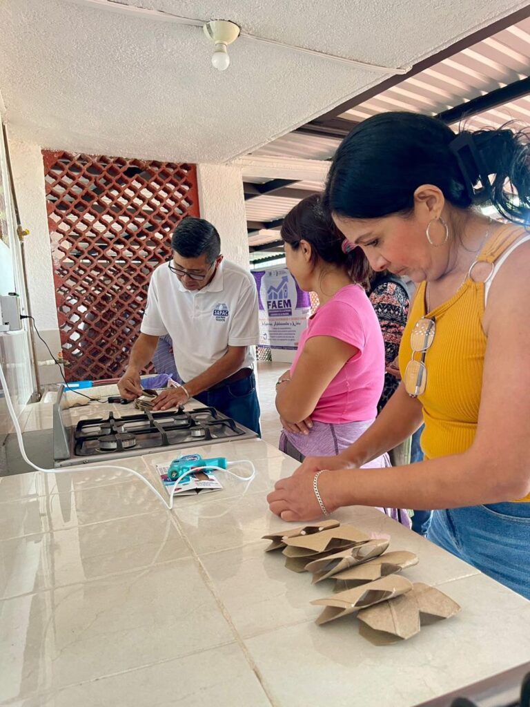 Elaboración de Coronas Navideñas - IMC - 5