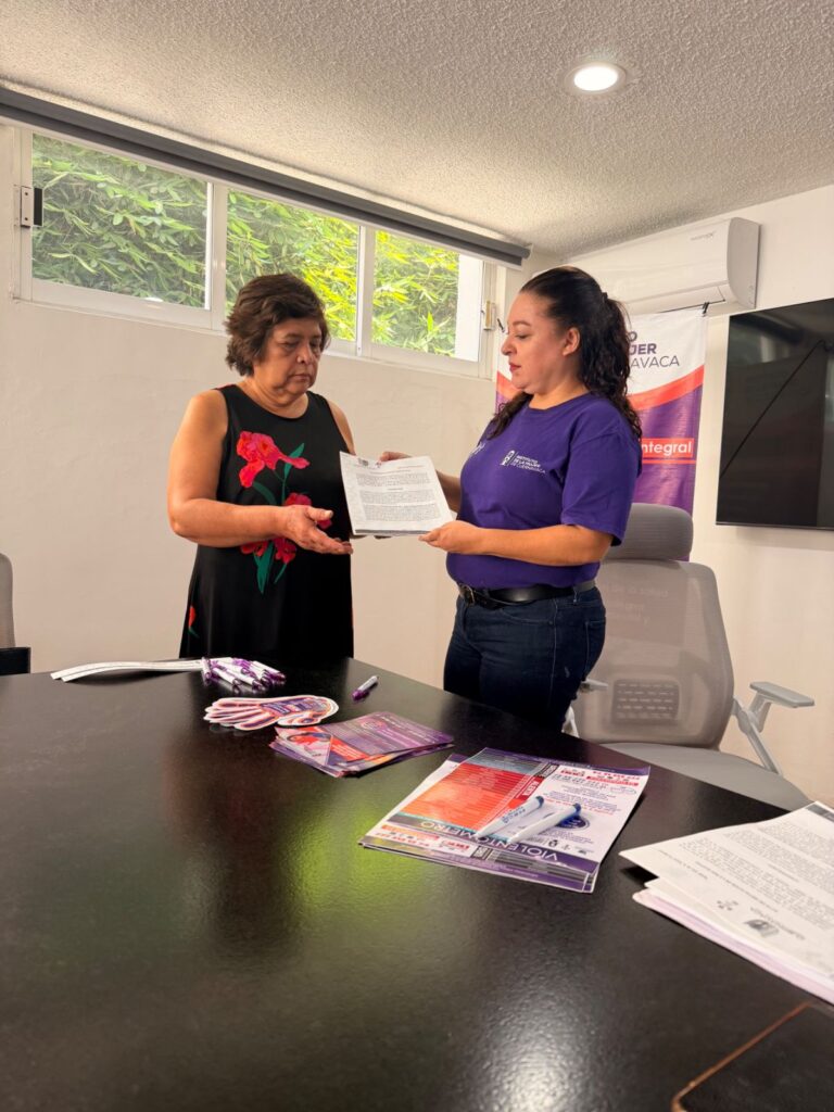 Entrega de actas de instalación a integrantes de las Redes de Mujeres Constructoras de la Paz (MUCPAZ) de las colonias Chapultepec, Lázaro Cárdenas y León Gaspar - IMC