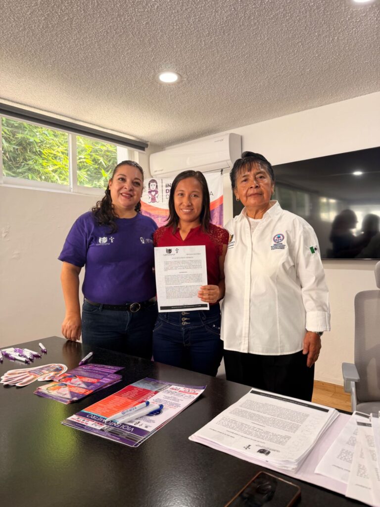 Entrega de actas de instalación a integrantes de las Redes de Mujeres Constructoras de la Paz (MUCPAZ) de las colonias Chapultepec, Lázaro Cárdenas y León Gaspar - IMC
