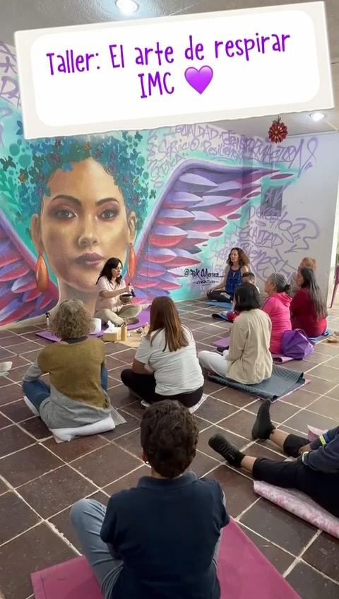 Participantes del taller “El arte de respirar” Sesión de respiración consciente y meditación guiada por la Psic. Steph García, Instituto de la Mujer de Cuernavaca (IMC).