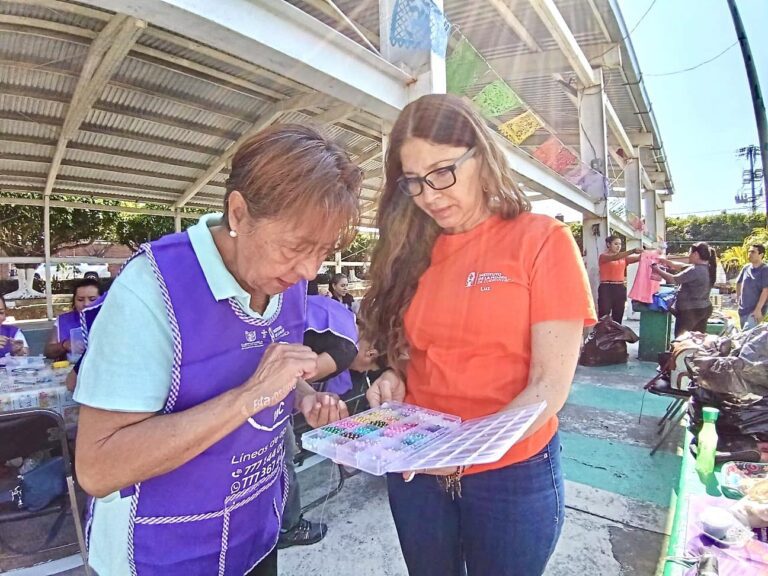 El Instituto de la Mujer de Cuernavaca (IMC) llevó a cabo actividades de desarrollo personal y un taller de elaboración de bisutería en la colonia Tulipanes