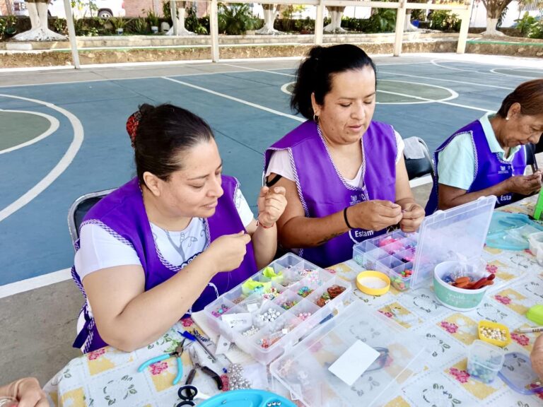 El Instituto de la Mujer de Cuernavaca (IMC) llevó a cabo actividades de desarrollo personal y un taller de elaboración de bisutería en la colonia Tulipanes