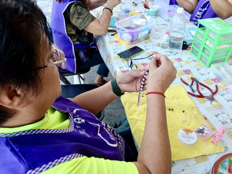 Taller de Elaboración de Bisutería - Tulipanes-7