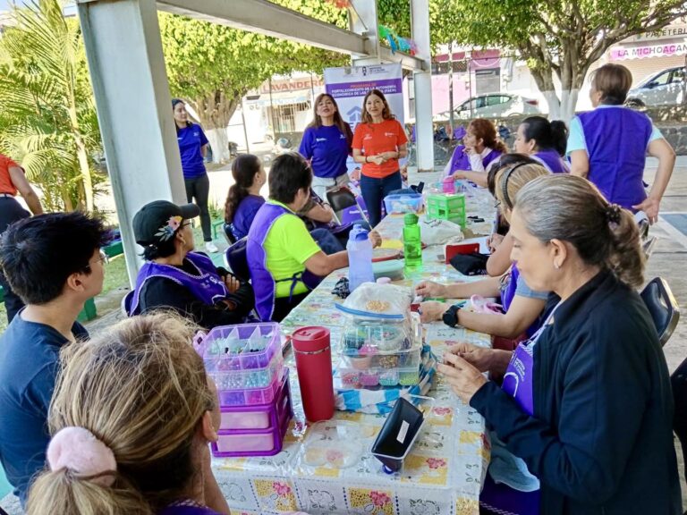 El Instituto de la Mujer de Cuernavaca (IMC) llevó a cabo actividades de desarrollo personal y un taller de elaboración de bisutería en la colonia Tulipanes