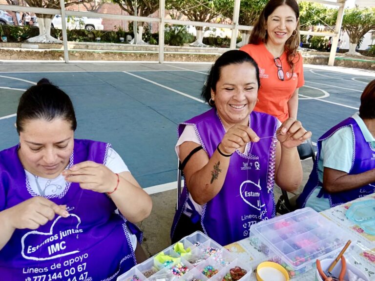 El Instituto de la Mujer de Cuernavaca (IMC) llevó a cabo actividades de desarrollo personal y un taller de elaboración de bisutería en la colonia Tulipanes