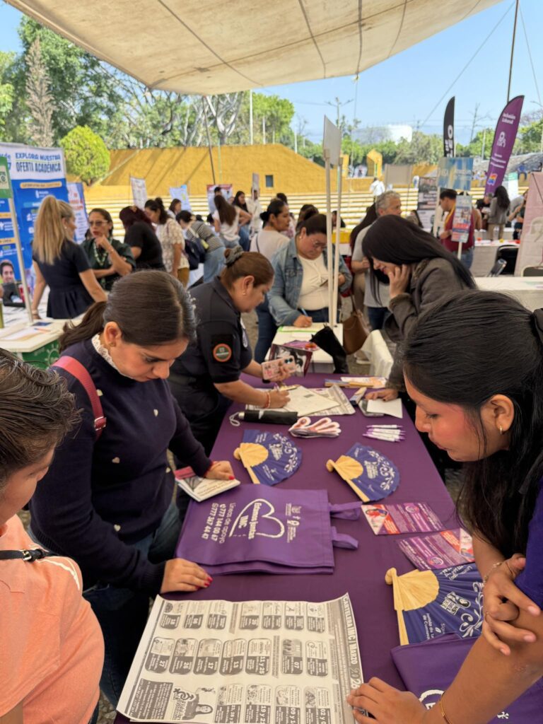 Participación del IMC en la Feria Nacional del Empleo 2026 brindando orientación y servicios a mujeres en Cuernavaca.