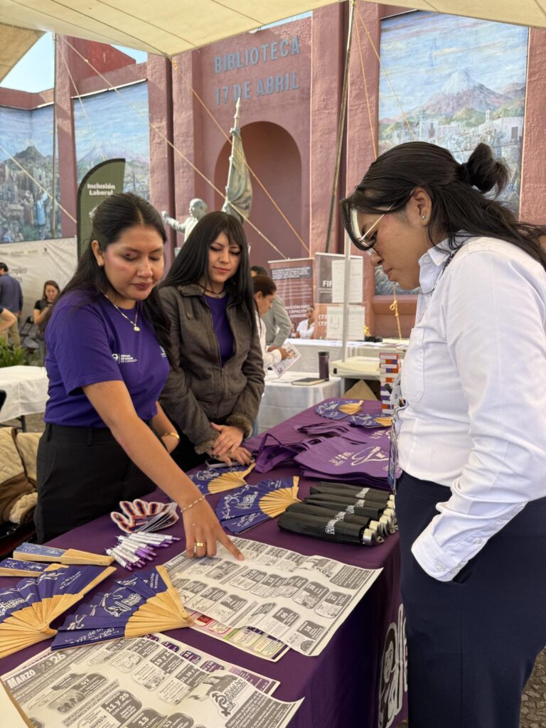 Participación del IMC en la Feria Nacional del Empleo 2026 brindando orientación y servicios a mujeres en Cuernavaca.