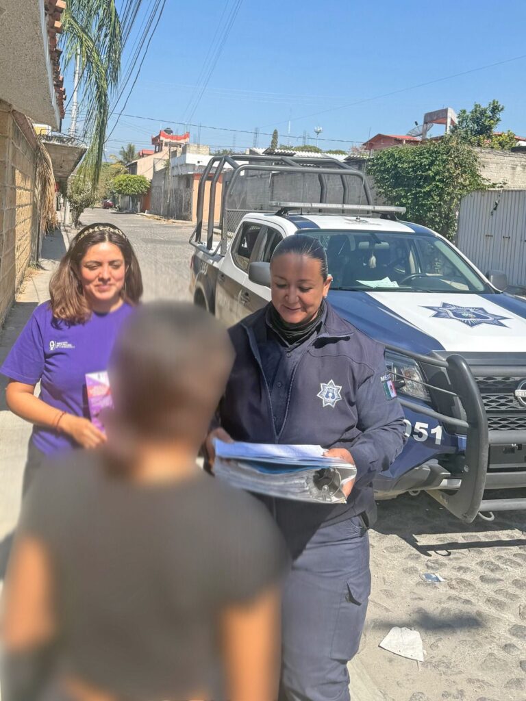 Personal del Instituto de la Mujer de Cuernavaca realiza recorridos de verificación de medidas de protección en colonias del municipio.