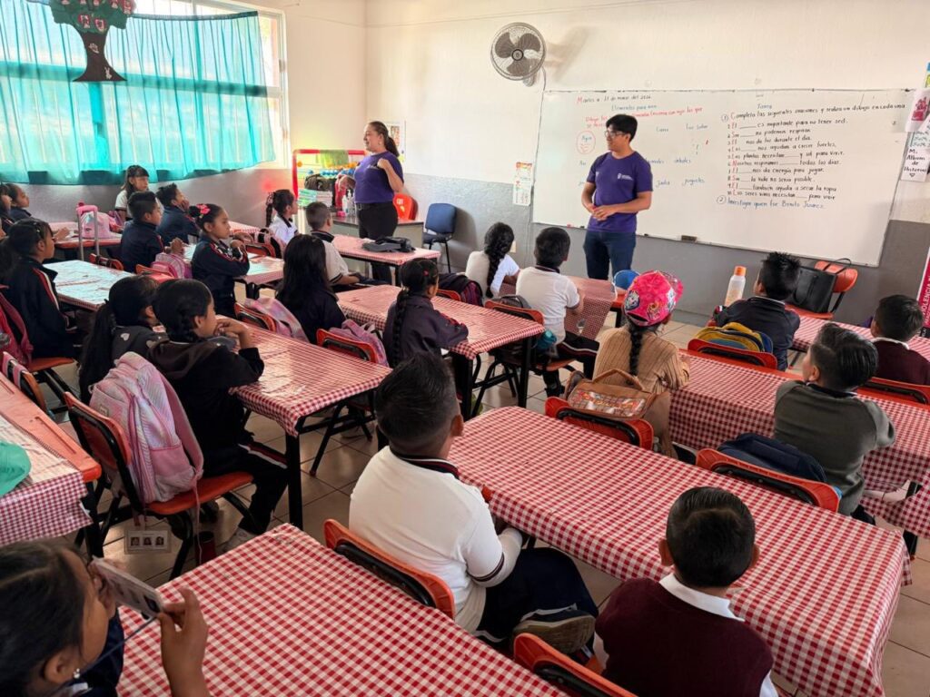 Plática del IMC sobre autorregulación emocional con estudiantes de primaria en la colonia La Unión en Cuernavaca.