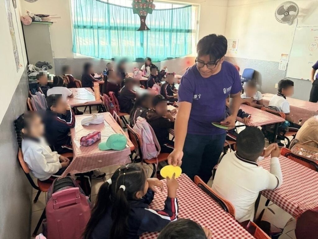 Plática del IMC sobre autorregulación emocional con estudiantes de primaria en la colonia La Unión en Cuernavaca.