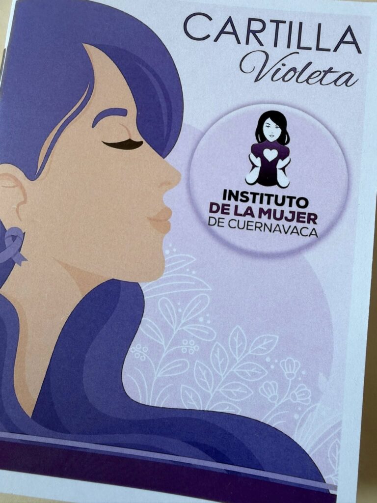 Presentación de la Cartilla Violeta del Instituto de la Mujer de Cuernavaca para apoyar a mujeres en situación de violencia