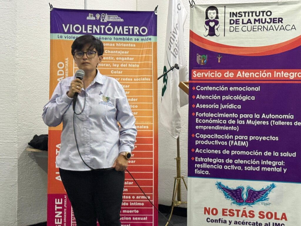 Capacitación del IMC sobre violencia de género y derechos de las mujeres en evento realizado en la ULA Cuernavaca.