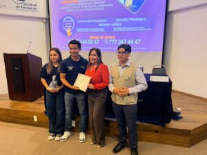 Plática del Instituto de la Mujer de Cuernavaca sobre prevención de la violencia en el noviazgo con estudiantes de la Facultad de Farmacia de la UAEM.