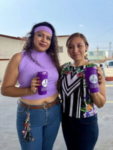 Personal del IMC brindando atención e información durante Cabildo Abierto en el mercado de Altavista en Cuernavaca.
