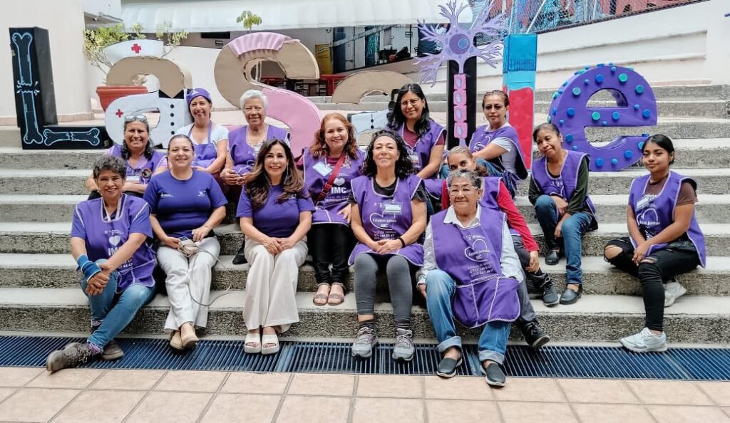 Emprendedoras de la Cooperativa Violeta IMC participando en la Feria de Salud Planetaria 2026 en La Salle Cuernavaca.