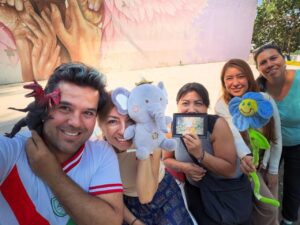 Participantes en clase especial de yoga organizada por el IMC durante el Día de la Niña y el Niño en Cuernavaca.