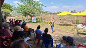 Participantes elaboran jabones artesanales durante la Eco Convivencia Comunitaria realizada en la colonia Copalito con apoyo del IMC.