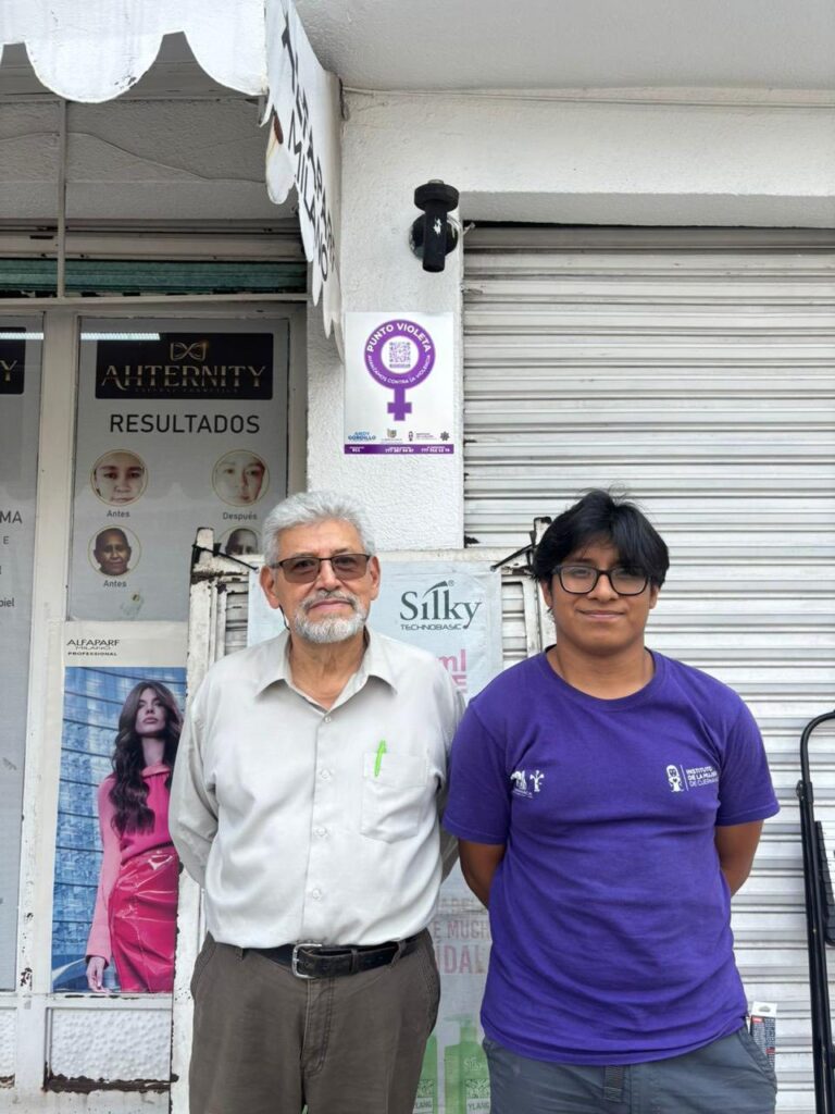 Personal de establecimientos participantes recibe capacitación y la colocación de placas distintivas como parte de la estrategia Puntos Violeta del IMC.