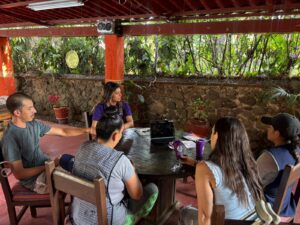 Personal de establecimientos y espacios educativos participa en las capacitaciones y recibe la acreditación como Punto Violeta por parte del IMC.