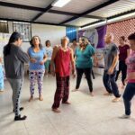 Mujeres participan en taller de meditación activa y respiración consciente organizado por el Instituto de la Mujer de Cuernavaca (IMC).