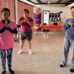 Mujeres participan en taller de meditación activa y respiración consciente organizado por el Instituto de la Mujer de Cuernavaca (IMC).