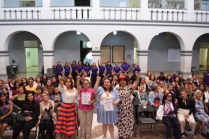 Mujeres servidoras públicas y asistentes participan en la Conferencia Magistral “Poder Personal como Servidora Pública”, organizada por el IMC para fortalecer el liderazgo y la participación de las mujeres.
