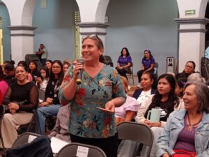 Mujeres servidoras públicas y asistentes participan en la Conferencia Magistral “Poder Personal como Servidora Pública”, organizada por el IMC para fortalecer el liderazgo y la participación de las mujeres.