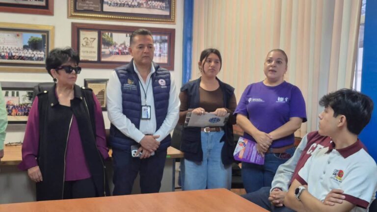 Personal del IMC, estudiantes y autoridades realizan una Marcha Exploratoria de Seguridad en las inmediaciones del CETIS 44 para identificar zonas de riesgo y fortalecer acciones preventivas.