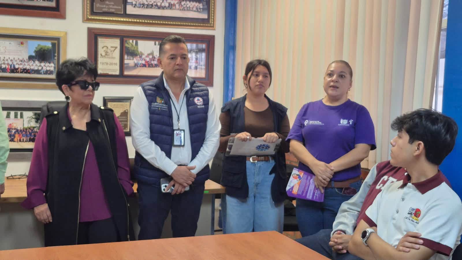 Personal del IMC, estudiantes y autoridades realizan una Marcha Exploratoria de Seguridad en las inmediaciones del CETIS 44 para identificar zonas de riesgo y fortalecer acciones preventivas.