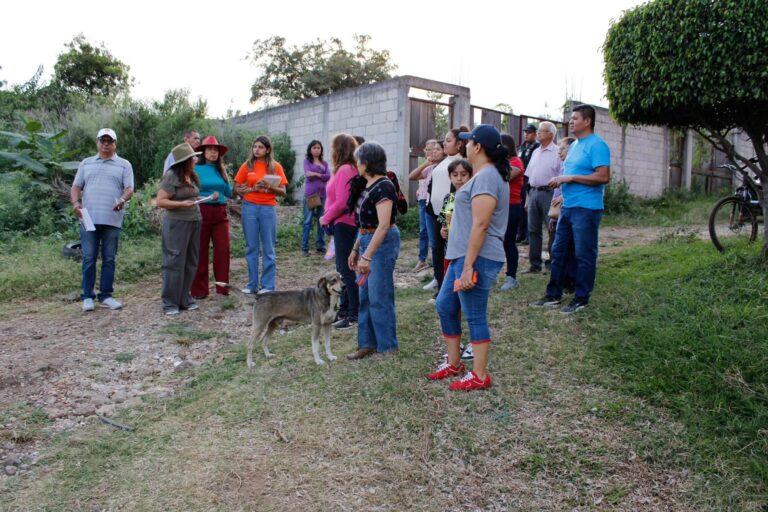 Mujeres de la colonia El Copalito participan junto con el IMC en un recorrido para identificar zonas prioritarias y posibles Puntos Violeta.