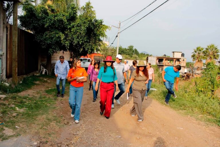 Mujeres de la colonia El Copalito participan junto con el IMC en un recorrido para identificar zonas prioritarias y posibles Puntos Violeta.