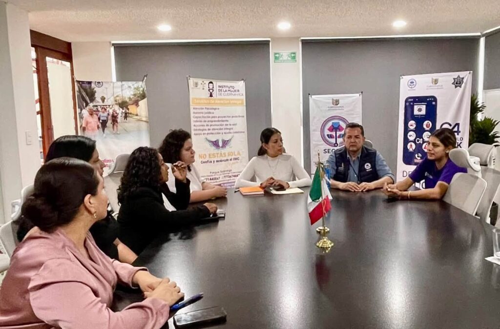Representantes del IMC, SECOMS y el Frente Consultivo de Abogados del Estado de Morelos durante el encuentro de colaboración y entrega del Acta MUCPAZ