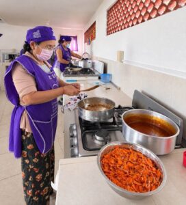 Participantes del FAEM aprenden a elaborar flan de cempasúchil - IMC